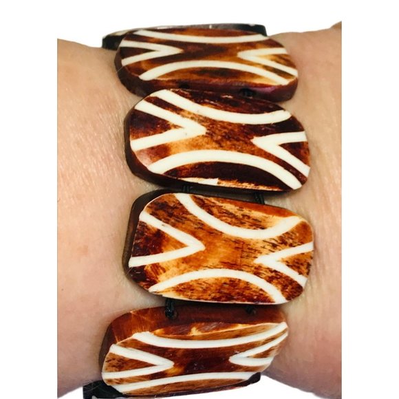 Vintage Brown and White Dyed Carved Bovine Bone Stretch Bracelet Boho Tribal EUC - Picture 3 of 7